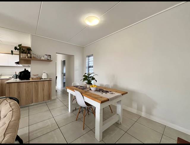 3 BEDROOM APARTMENT TO LET IN BALLITO CENTRAL